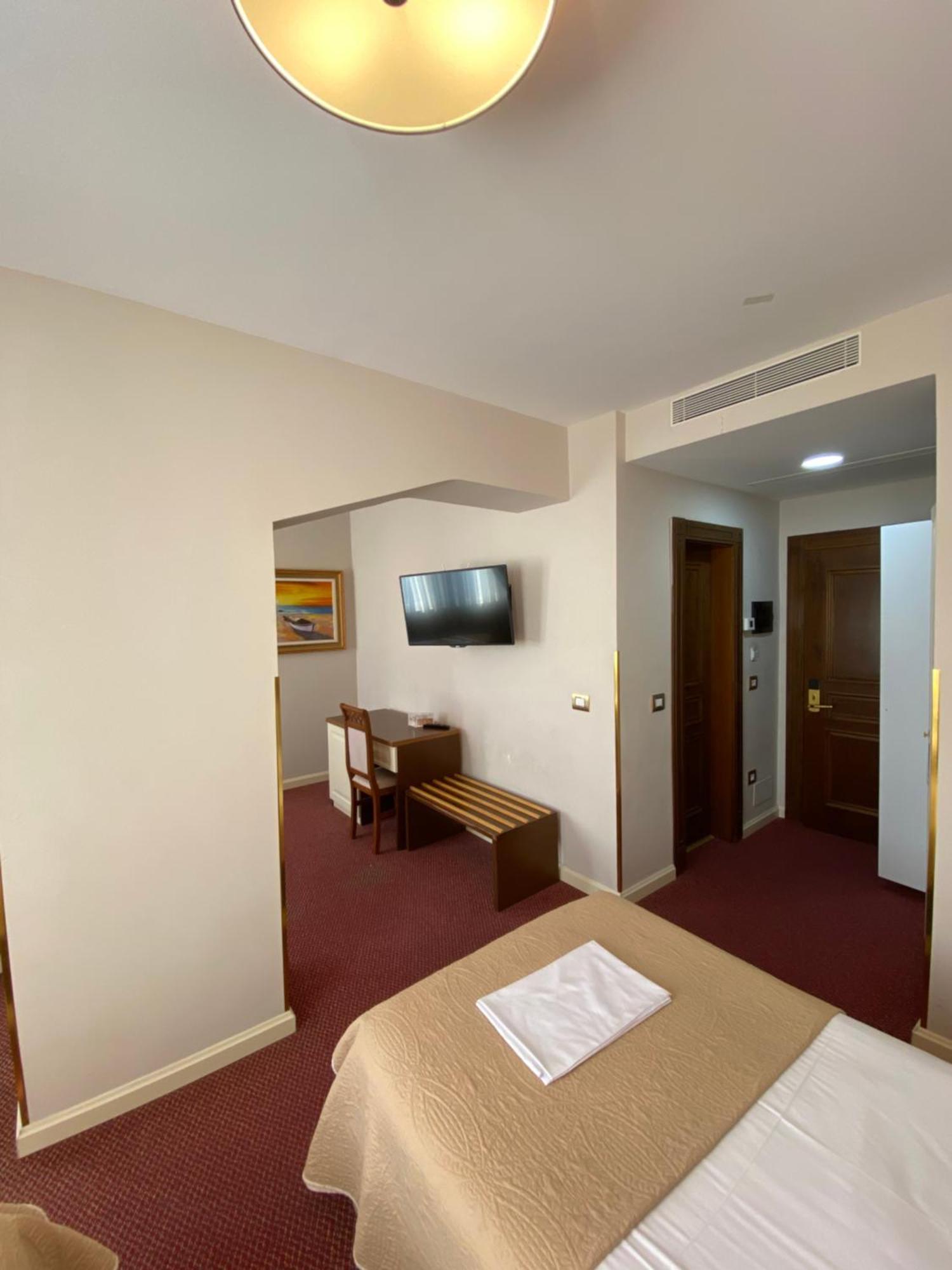 Rozafa Hotel 4*