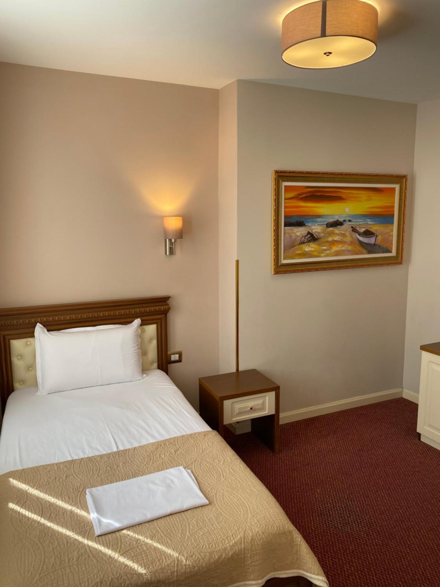 Hotel Rozafa 4*